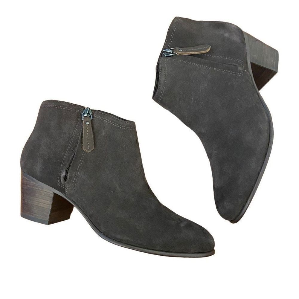 NEW Clarks Maypearl Alice Dark Brown Suede Ankle Booties Size 6.5